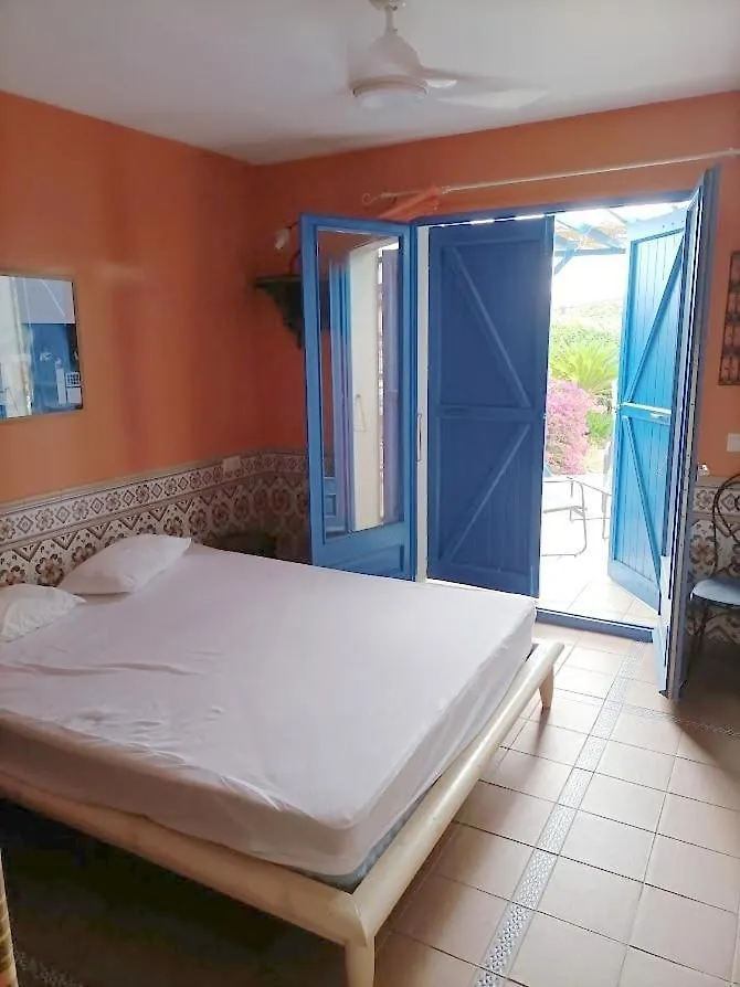 Pretty House, 3 Bedrooms, Llanca 0*,